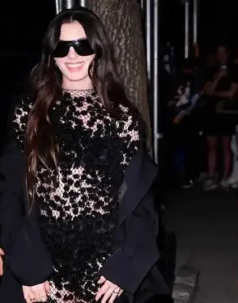 ორი განსხვავებული როლი, ერთი სტილი – ენ ჰეთევეის „Naked Dress“ ეპოქა წითელ ხალიჩაზე