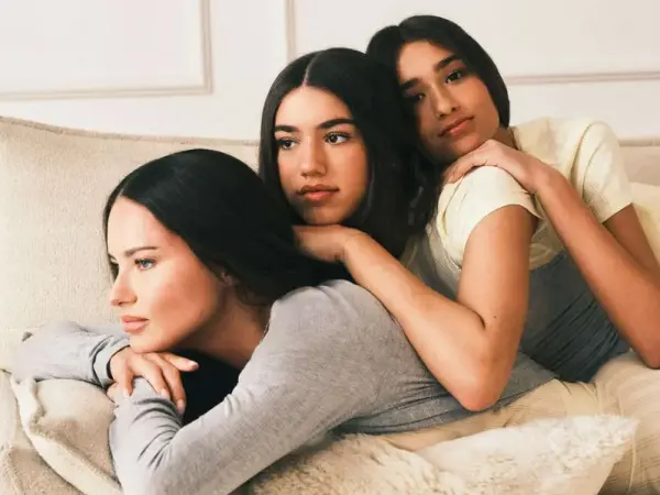 "ეს ჩემი ოცნება იყო და, როგორც დედა, თავს სრულფასოვნად ვგრძნობ" - ადრიანა ლიმა თინეიჯერ ქალიშვილებთან ერთად გადაღებულ პირველ ფოტოსესიაზე საუბრობს