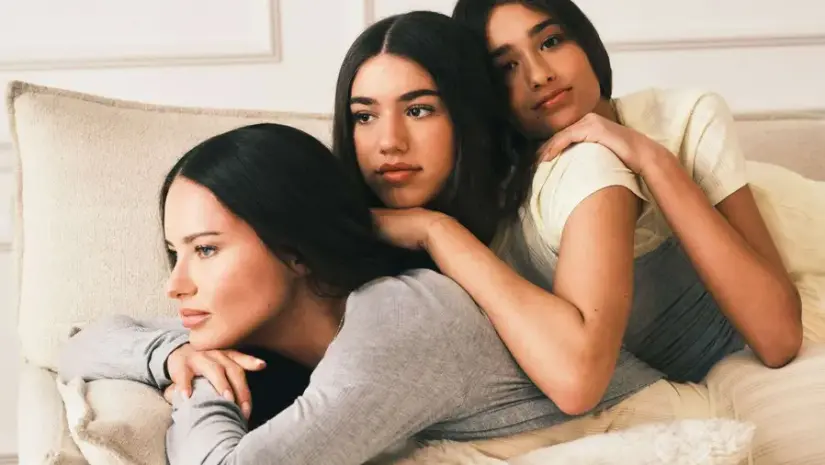 "ეს ჩემი ოცნება იყო და, როგორც დედა, თავს სრულფასოვნად ვგრძნობ" - ადრიანა ლიმა თინეიჯერ ქალიშვილებთან ერთად გადაღებულ პირველ ფოტოსესიაზე საუბრობს